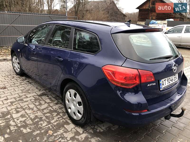 Универсал Opel Astra 2011 в Ивано-Франковске