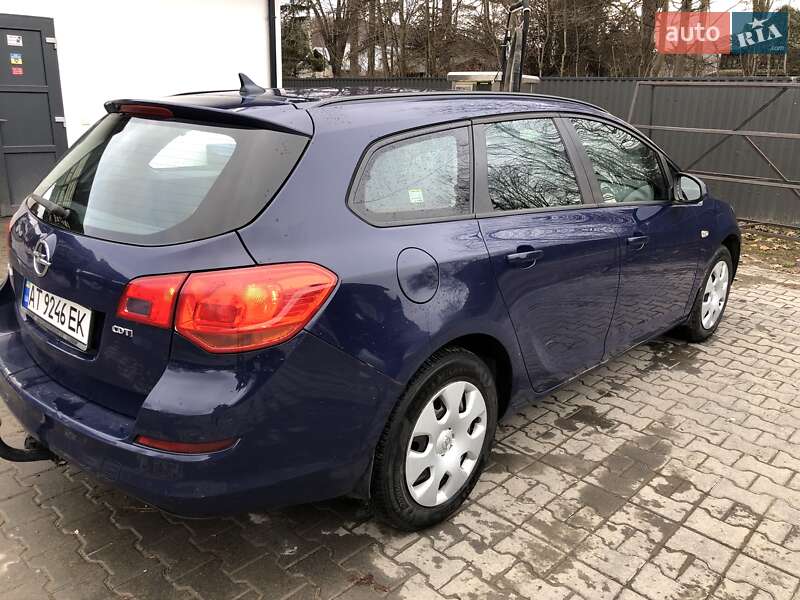 Универсал Opel Astra 2011 в Ивано-Франковске