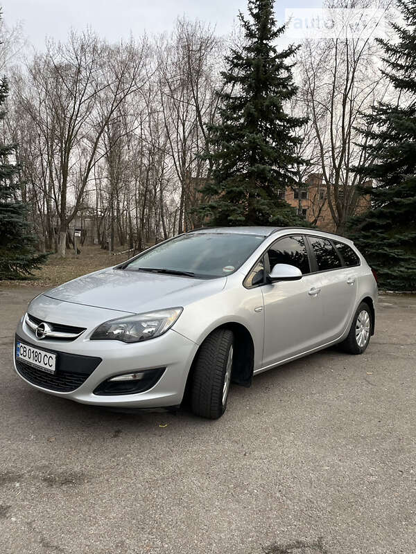 Универсал Opel Astra 2013 в Чернигове