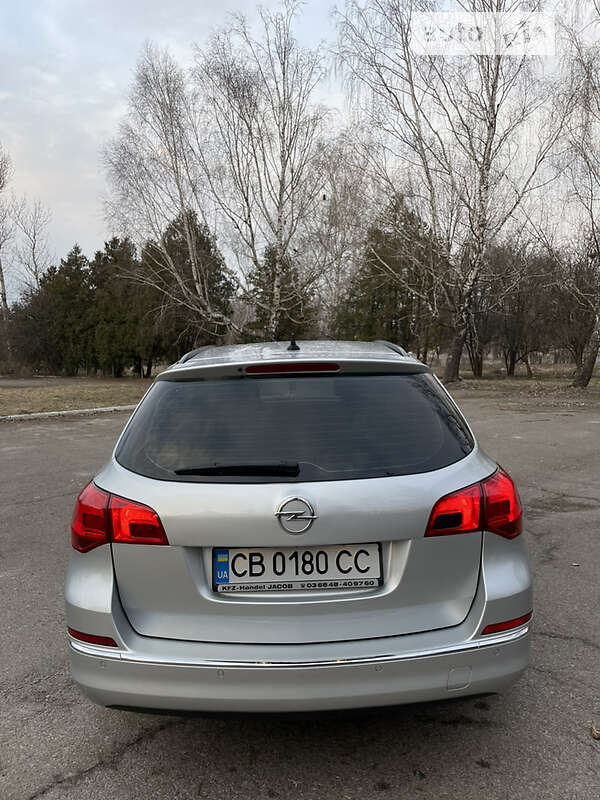 Универсал Opel Astra 2013 в Чернигове