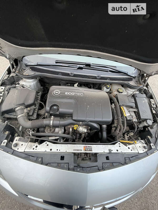 Универсал Opel Astra 2013 в Чернигове