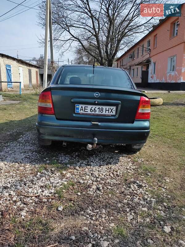 Седан Opel Astra 2004 в Кривом Роге