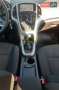 Универсал Opel Astra 2011 в 
