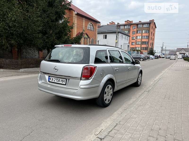 Универсал Opel Astra 2005 в Киеве