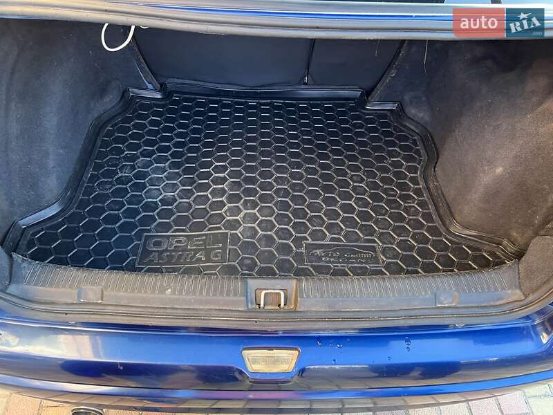 Седан Opel Astra 2005 в Шепетовке