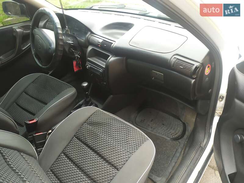 Седан Opel Astra 1994 в Кам'янському