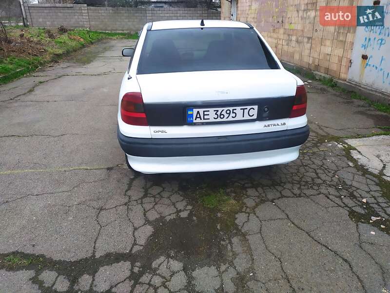 Седан Opel Astra 1994 в Кам'янському