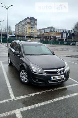 Універсал Opel Astra 2010 в Дніпрі