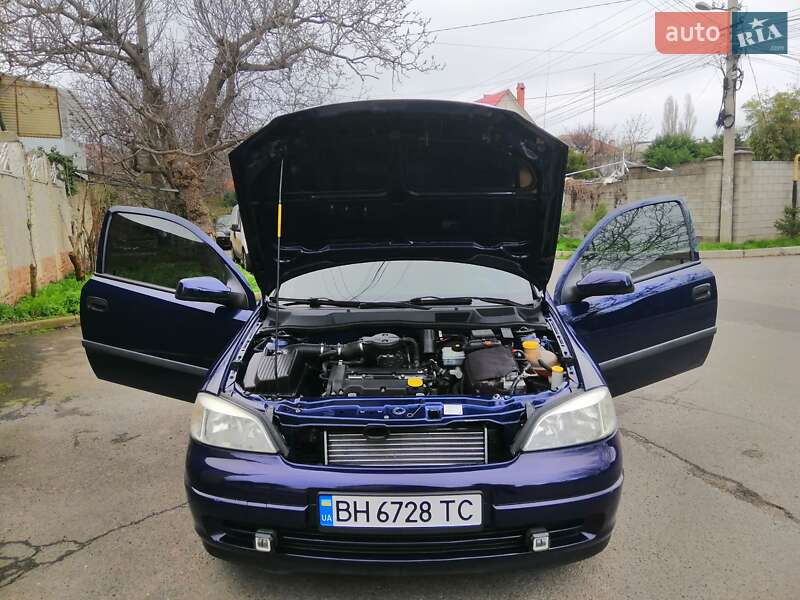 Хэтчбек Opel Astra 2002 в Одессе