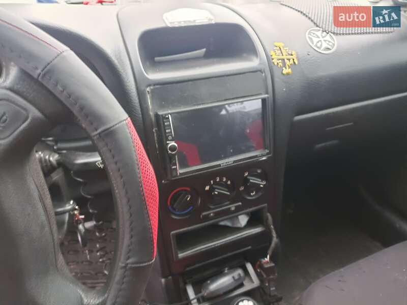 Седан Opel Astra 2002 в Києві