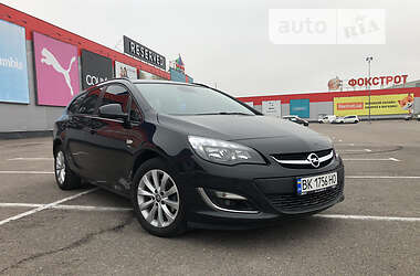 Універсал Opel Astra 2013 в Рівному