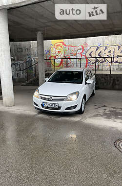 Универсал Opel Astra 2012 в 