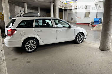 Универсал Opel Astra 2012 в 