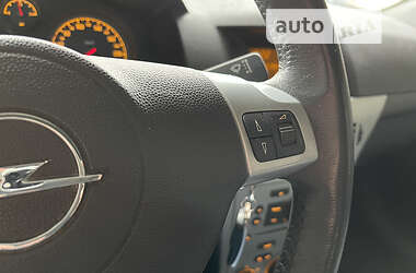 Универсал Opel Astra 2012 в 