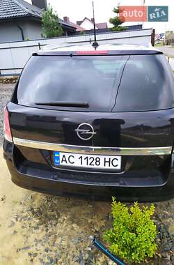 Універсал Opel Astra 2010 в Луцьку