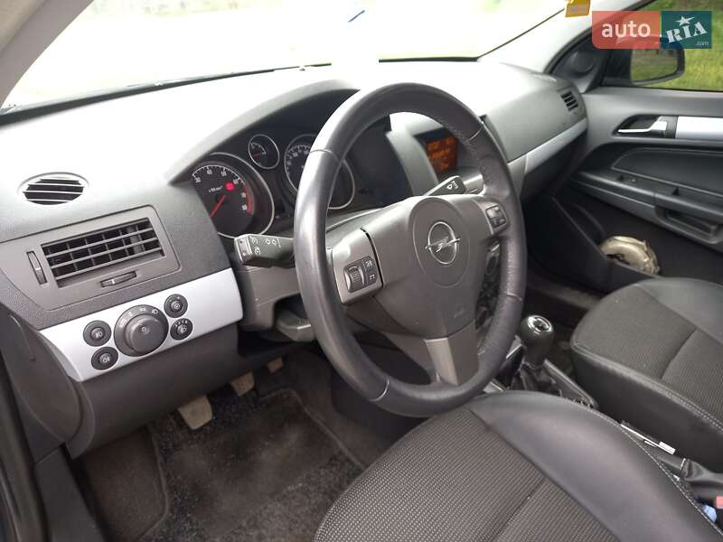 Универсал Opel Astra 2006 в Сумах