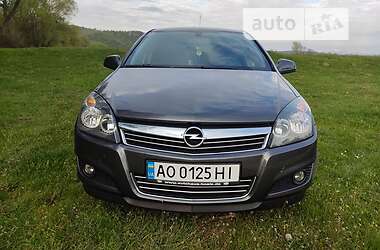 Хетчбек Opel Astra 2010 в 