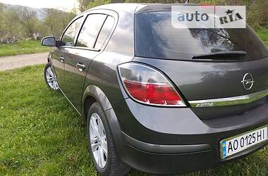 Хетчбек Opel Astra 2010 в 