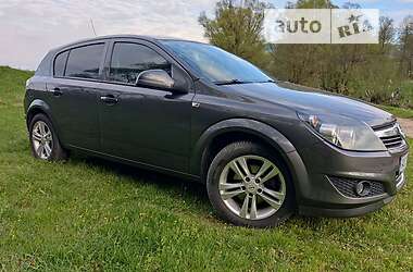 Хетчбек Opel Astra 2010 в 