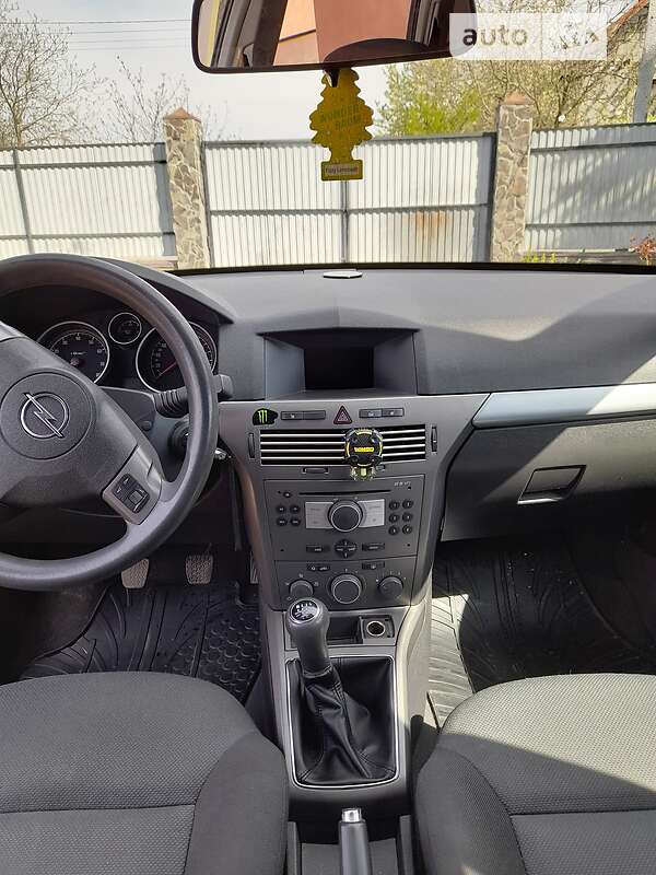 Універсал Opel Astra 2005 в Нововолинську