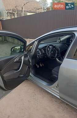 Универсал Opel Astra 2013 в 