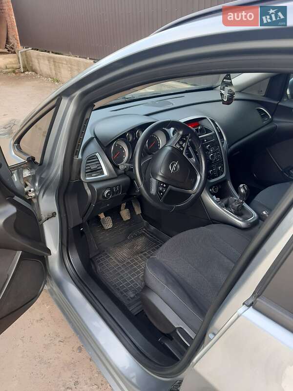 Универсал Opel Astra 2013 в Жмеринке