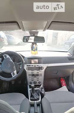 Універсал Opel Astra 2009 в Рівному