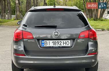 Универсал Opel Astra 2012 в 