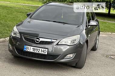 Универсал Opel Astra 2012 в Полтаве