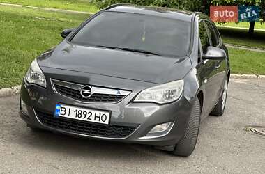 Универсал Opel Astra 2012 в 