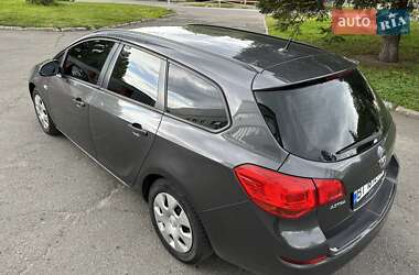 Универсал Opel Astra 2012 в 