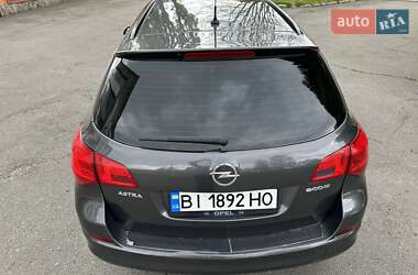 Универсал Opel Astra 2012 в 