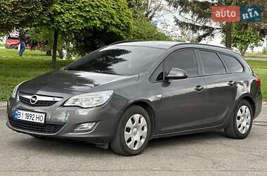 Универсал Opel Astra 2012 в 