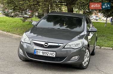 Универсал Opel Astra 2012 в Полтаве