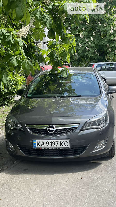 Хэтчбек Opel Astra 2010 в Киеве