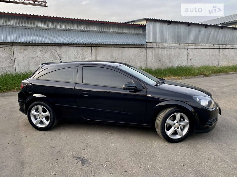 Купе Opel Astra 2006 в Киеве