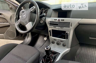 Купе Opel Astra 2006 в Киеве