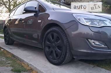 Універсал Opel Astra 2010 в Червонограді