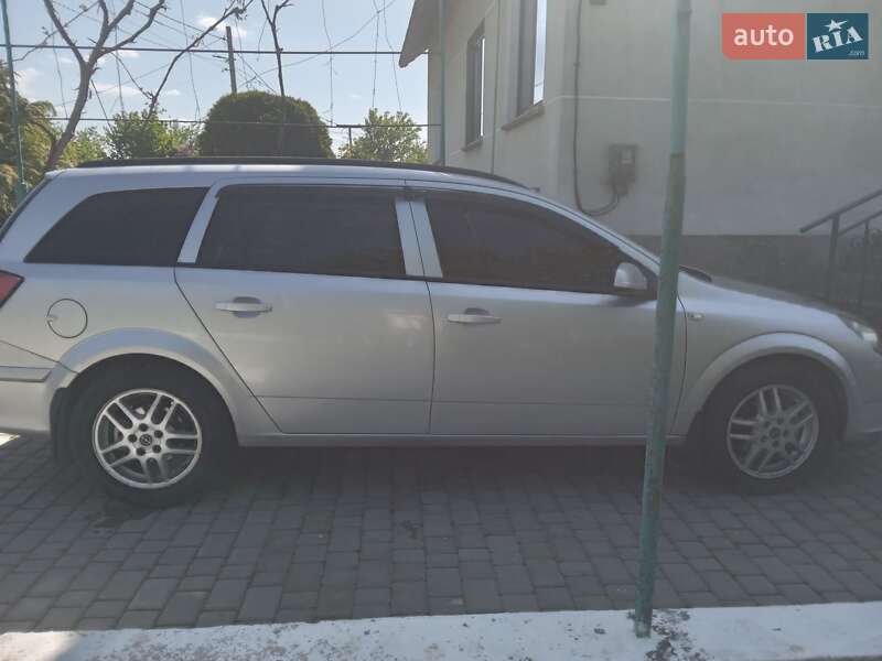 Універсал Opel Astra 2006 в Стрию