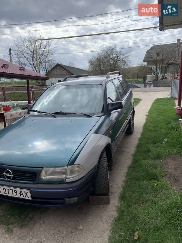 Универсал Opel Astra 1998 в Бучаче