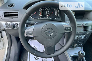 Хэтчбек Opel Astra 2004 в Луцке