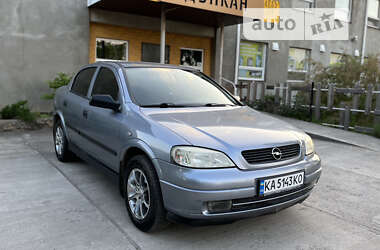 Седан Opel Astra 2006 в Новом Буге