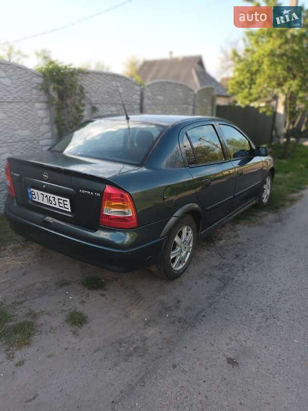 Седан Opel Astra 2004 в Полтаве