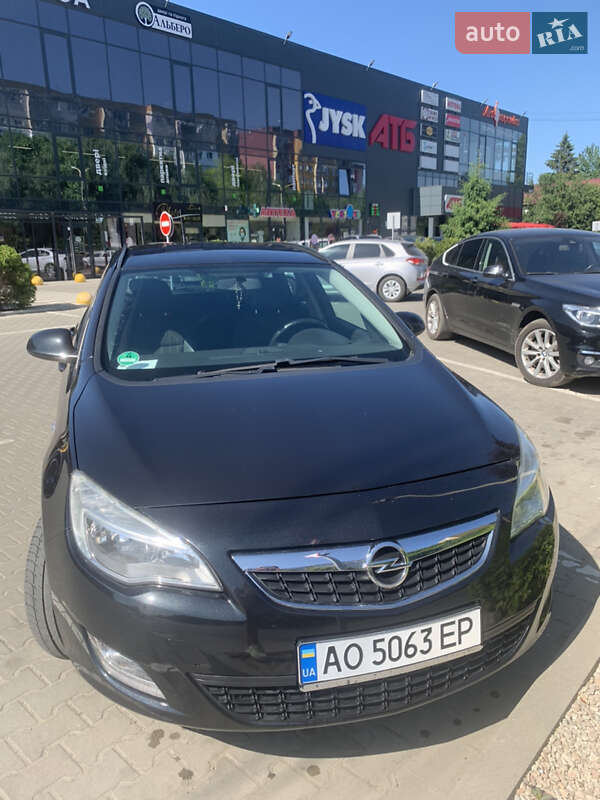Opel Astra 2012