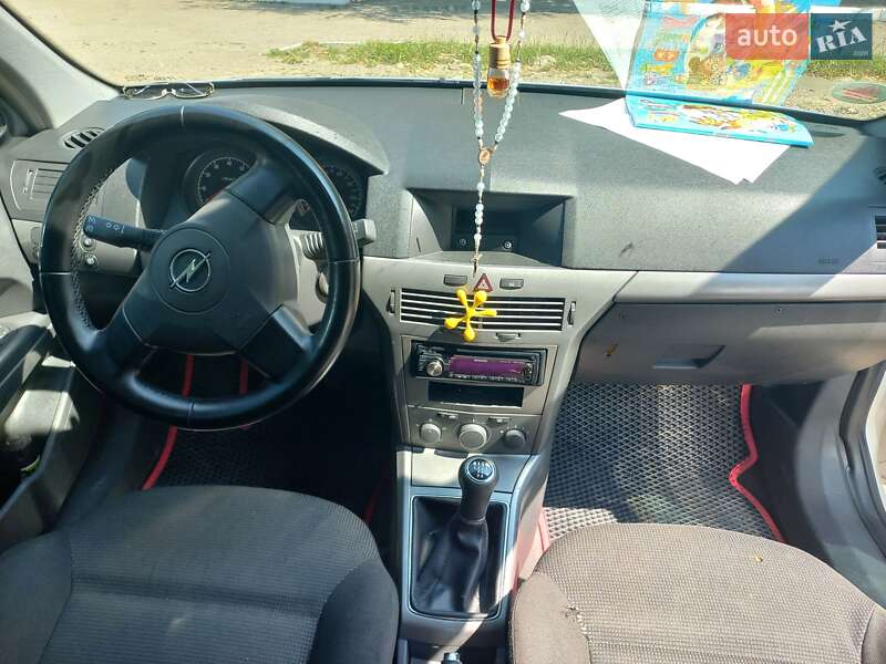 Универсал Opel Astra 2004 в Ивано-Франковске