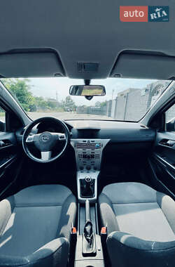 Хэтчбек Opel Astra 2012 в 