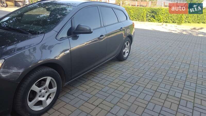 Универсал Opel Astra 2012 в Ужгороде