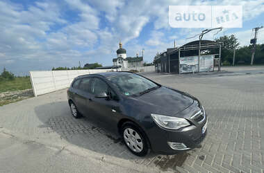 Универсал Opel Astra 2011 в Кременце