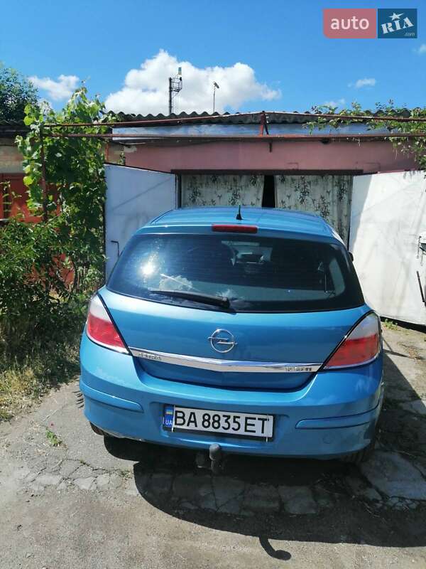 Хэтчбек Opel Astra 2004 в Кропивницком