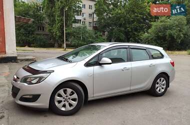 Универсал Opel Astra 2015 в Чернигове